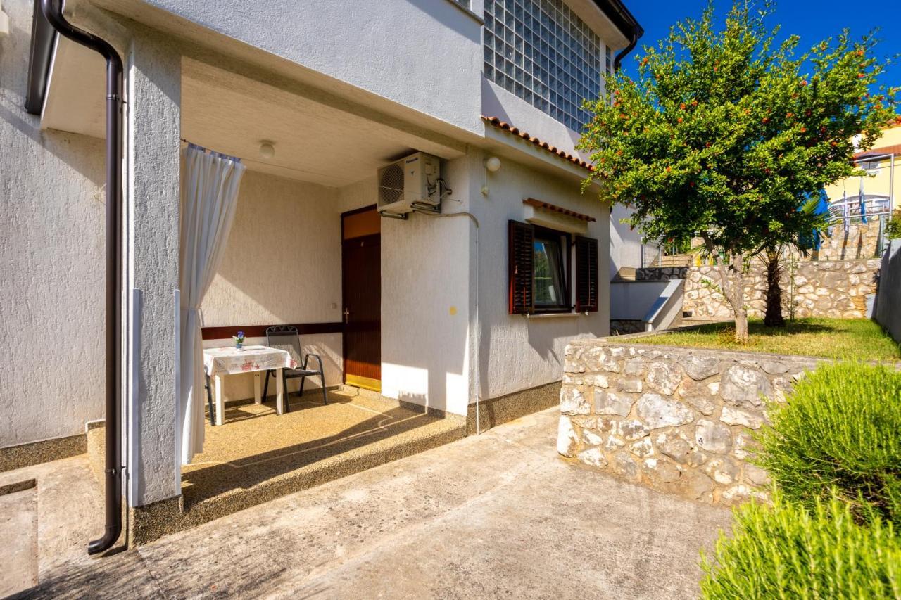 Apartments Belavic By El-Pi Tours Njivice Exterior foto